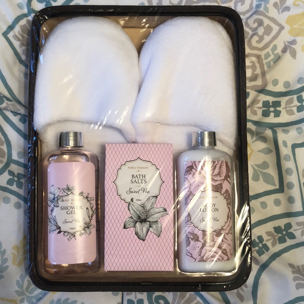 Sweet Pea Shower set
